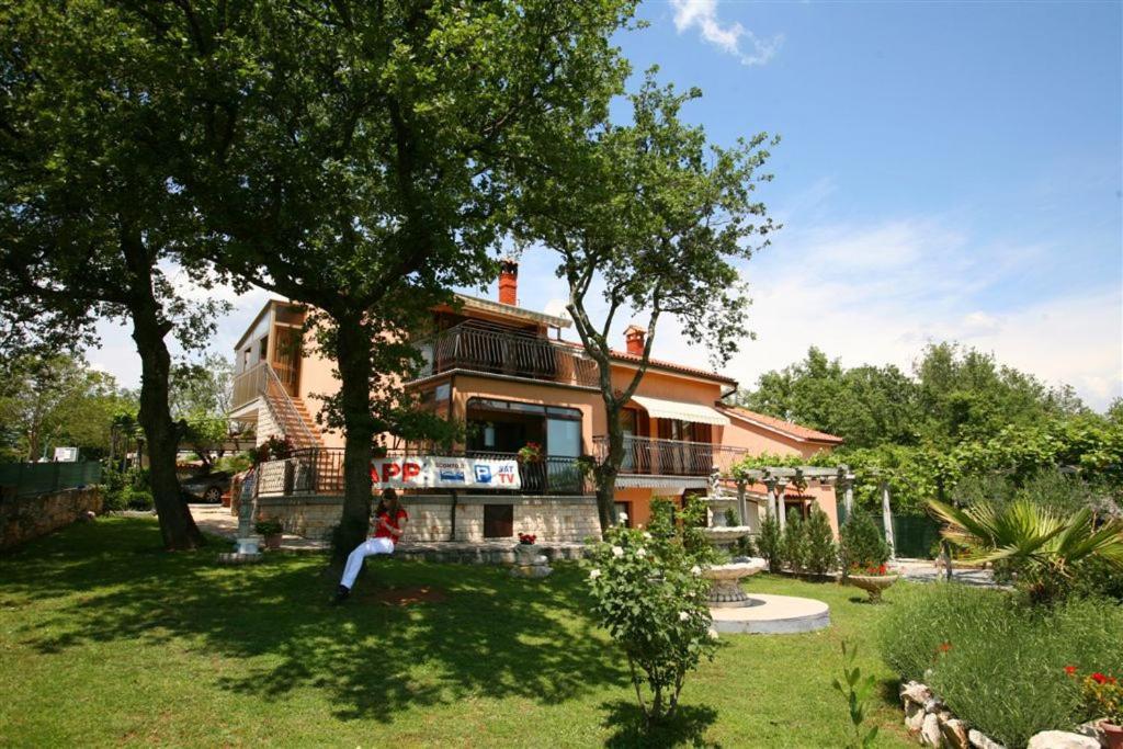 Sea Heaven Apartment Ровин Екстериор снимка
