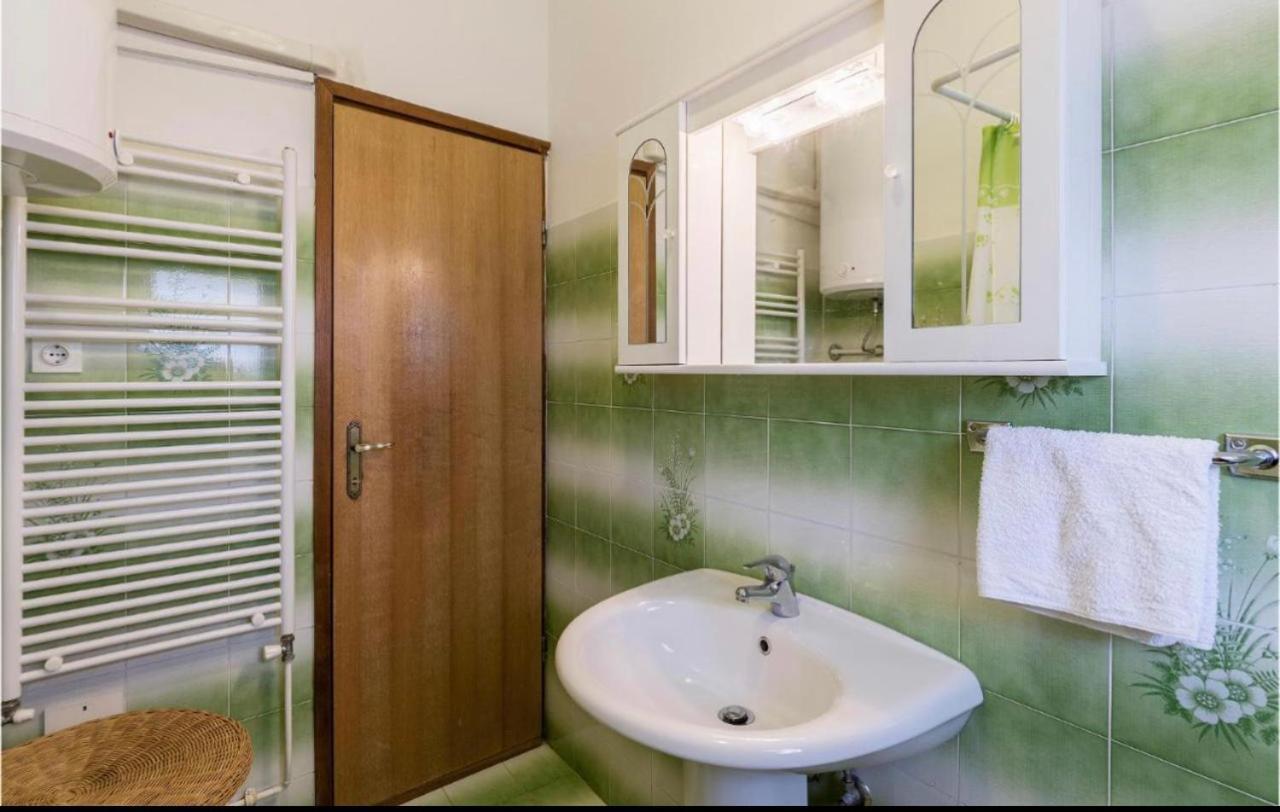 Sea Heaven Apartment Ровин Екстериор снимка