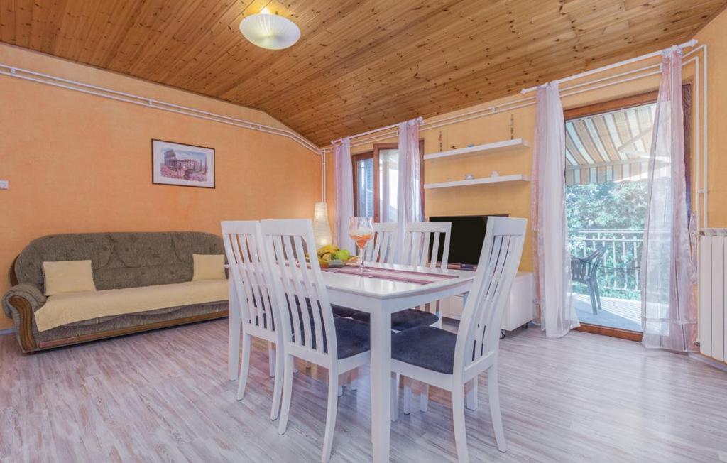 Sea Heaven Apartment Ровин Екстериор снимка