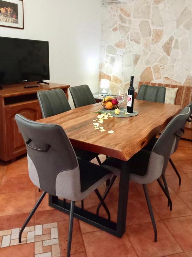 Sea Heaven Apartment Ровин Екстериор снимка