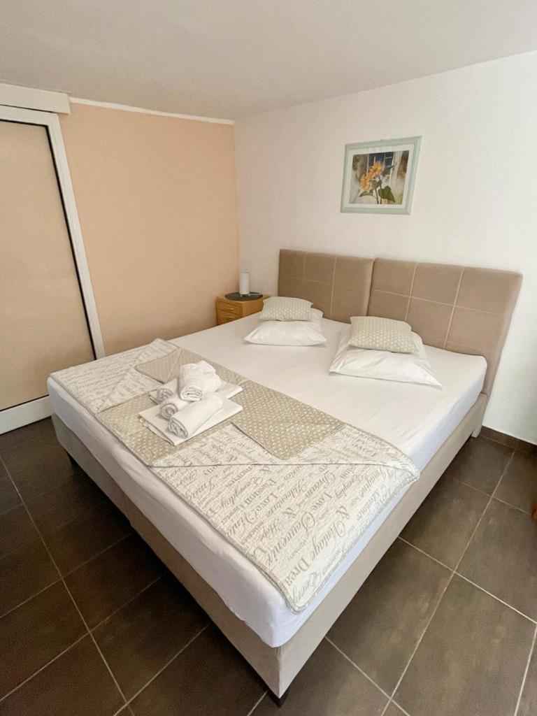 Sea Heaven Apartment Ровин Екстериор снимка