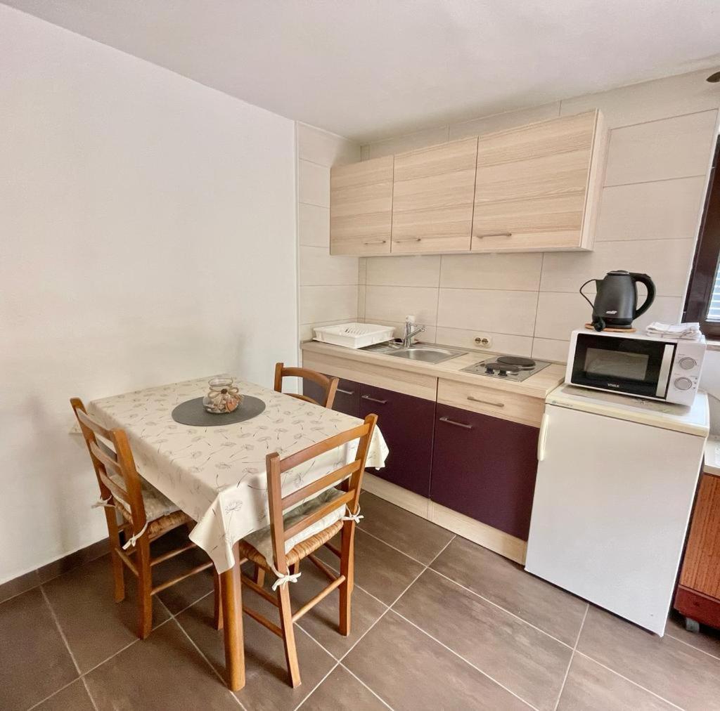 Sea Heaven Apartment Ровин Екстериор снимка